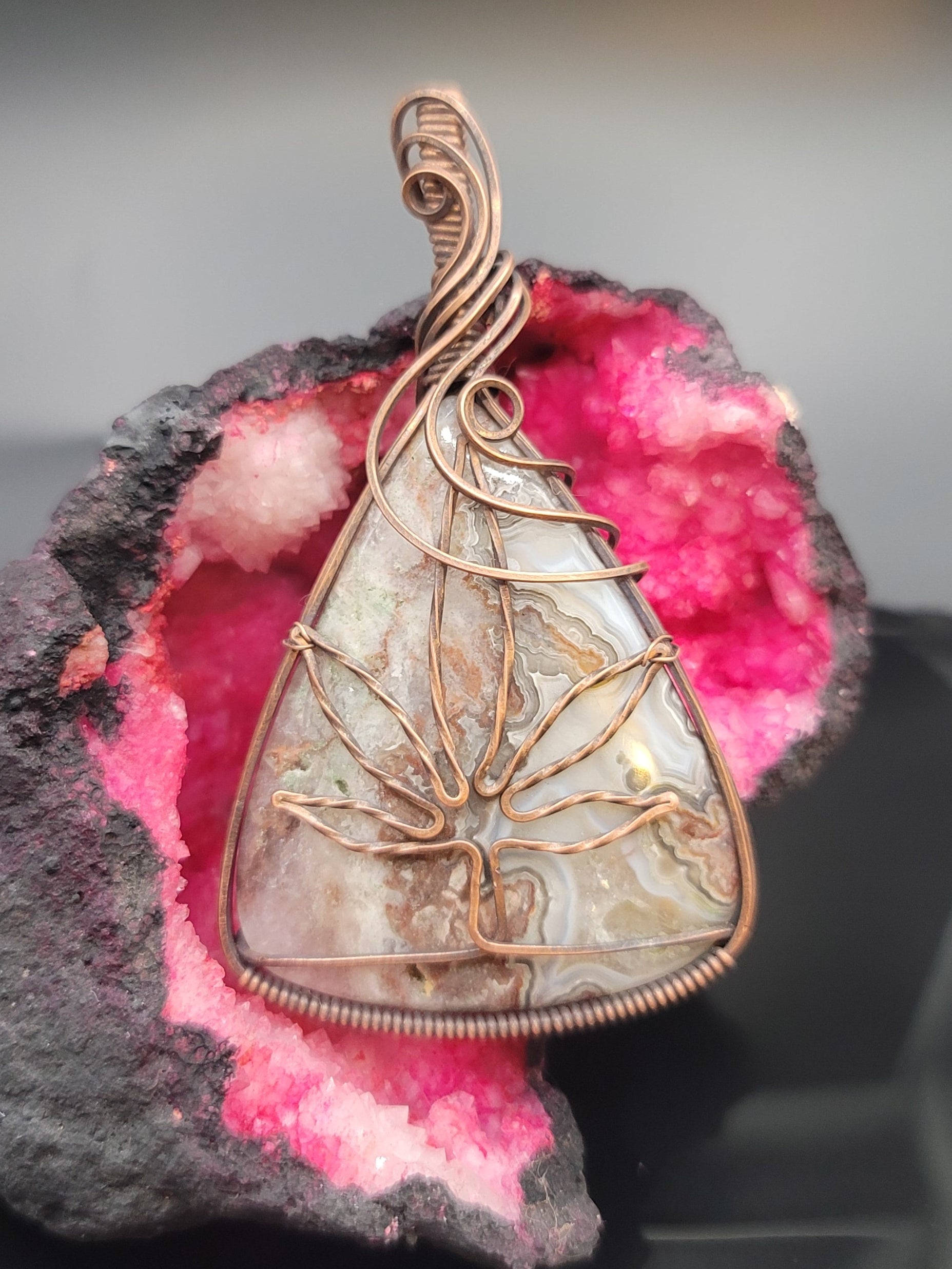 Crazy Lace Agate Hemp Pendant