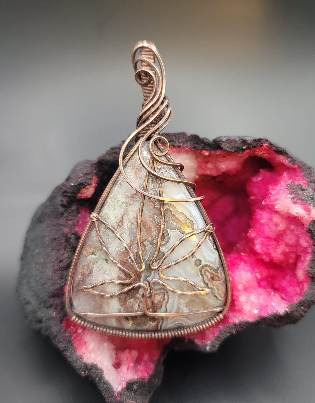 Crazy Lace Agate Hemp Pendant