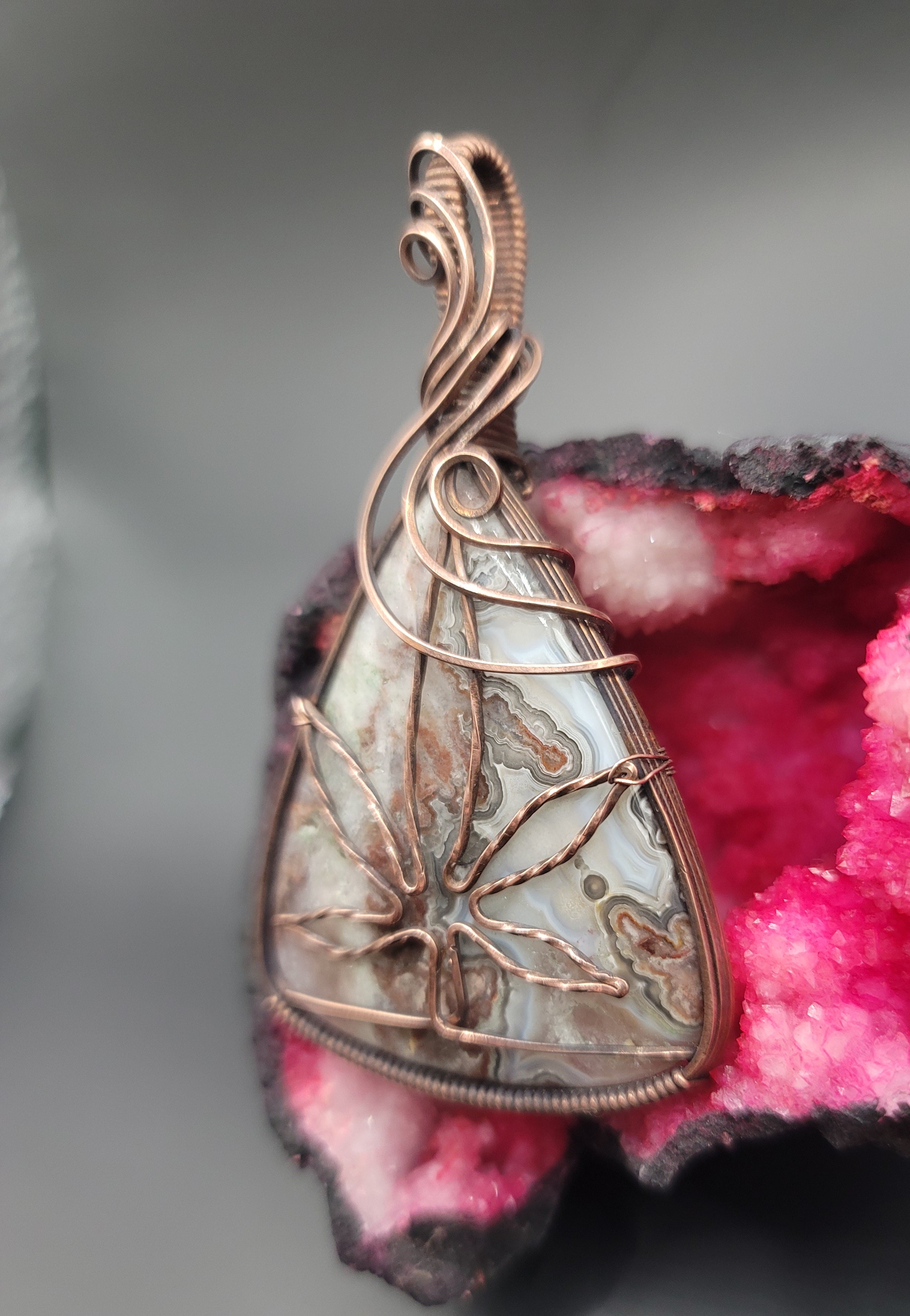 Crazy Lace Agate Hemp Pendant