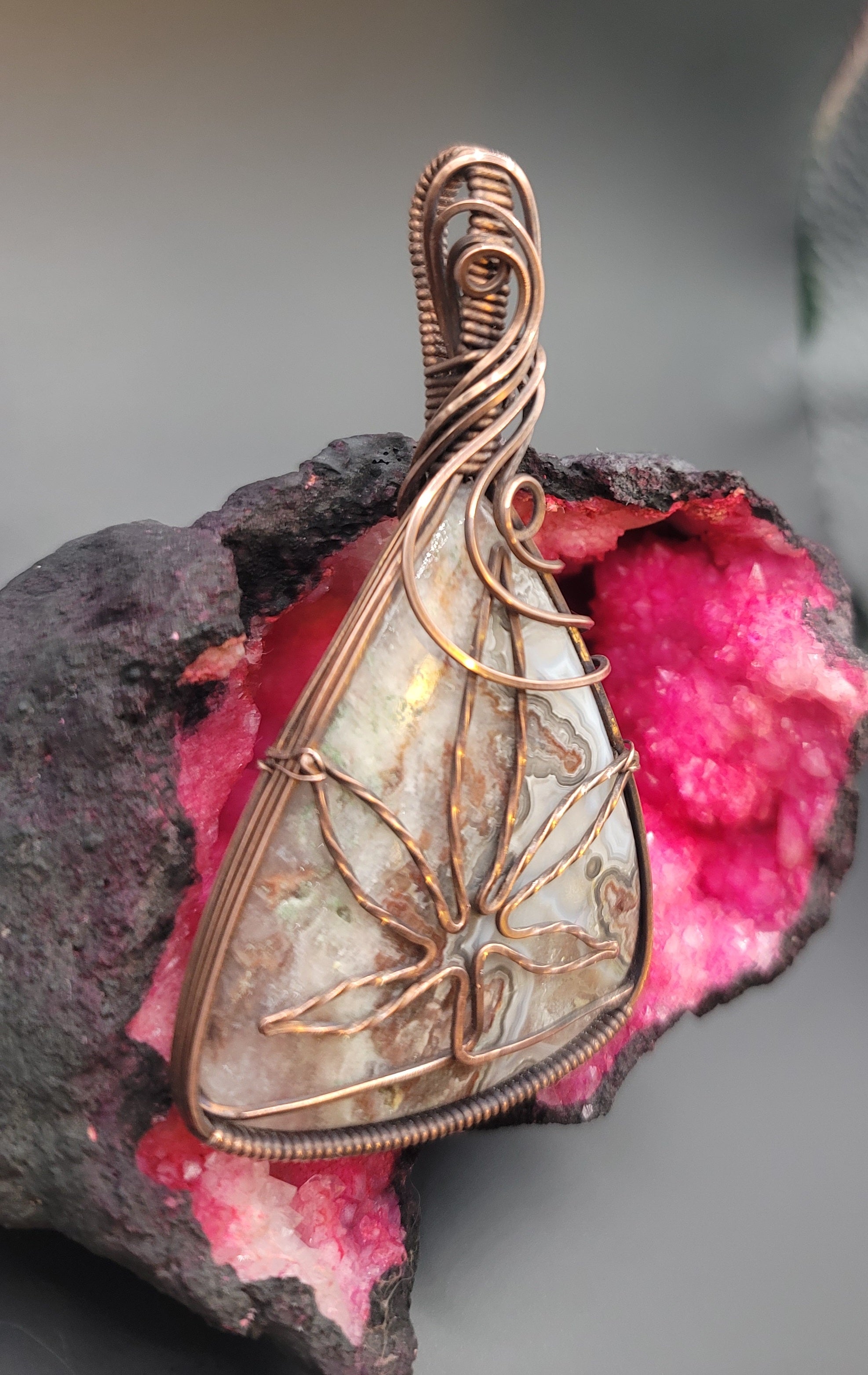 Crazy Lace Agate Hemp Pendant